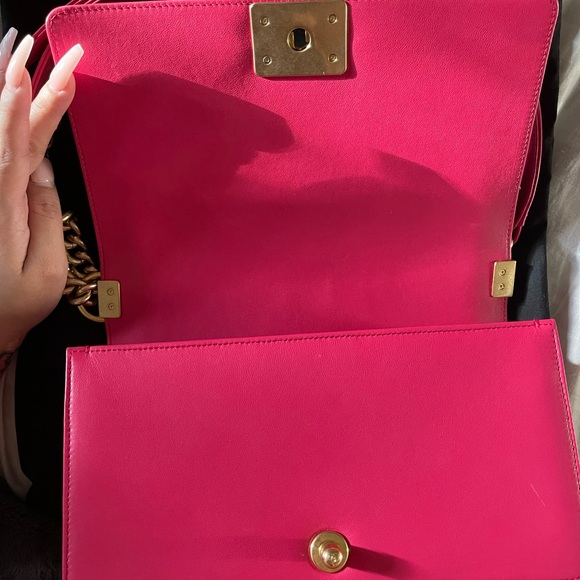 CHANEL Le Boy Old Medium Fuchsia - Picture 10 of 13